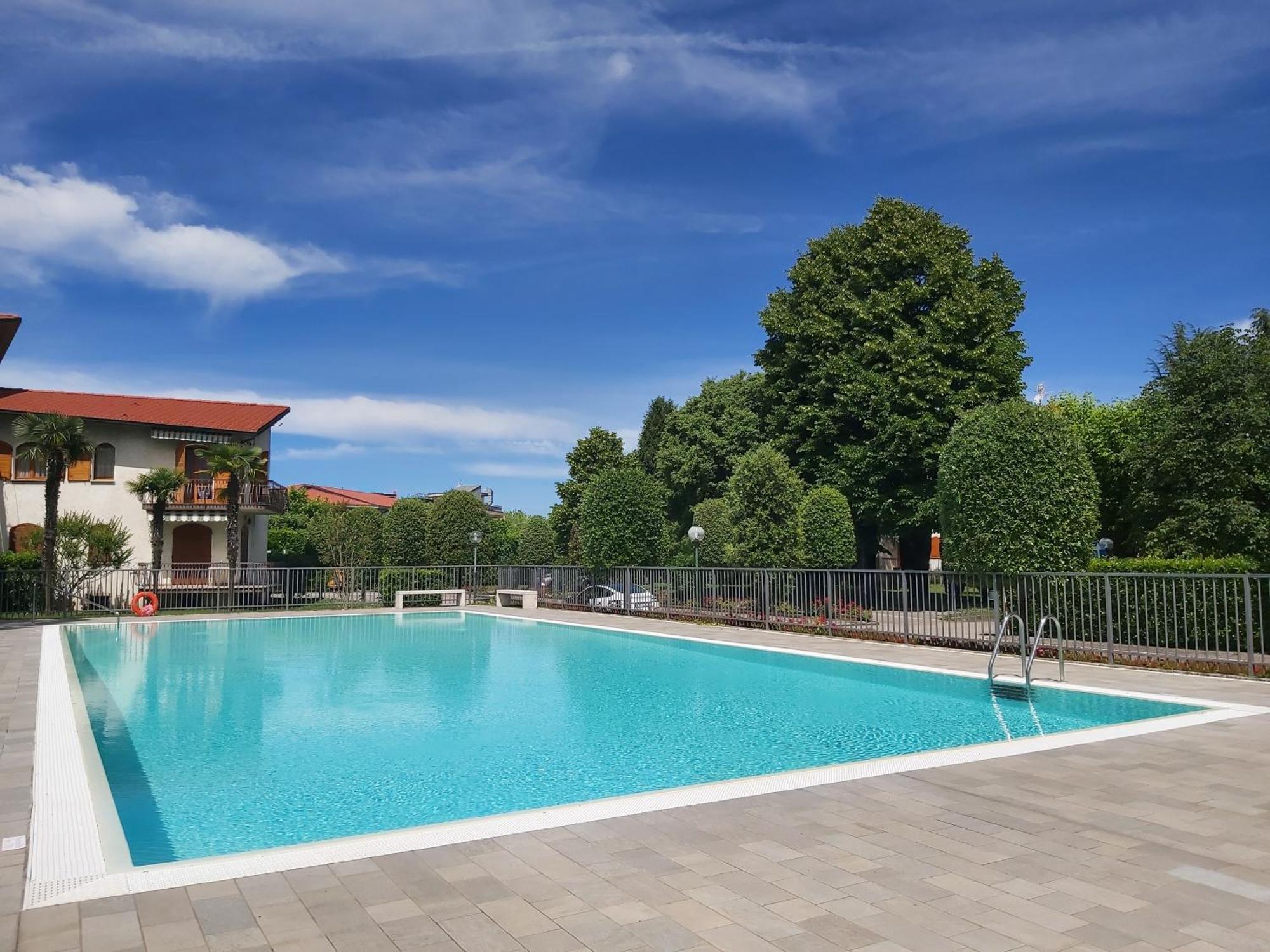 I Limoni Bilocale In Residence Con Piscina Peschiera del Garda Ngoại thất bức ảnh