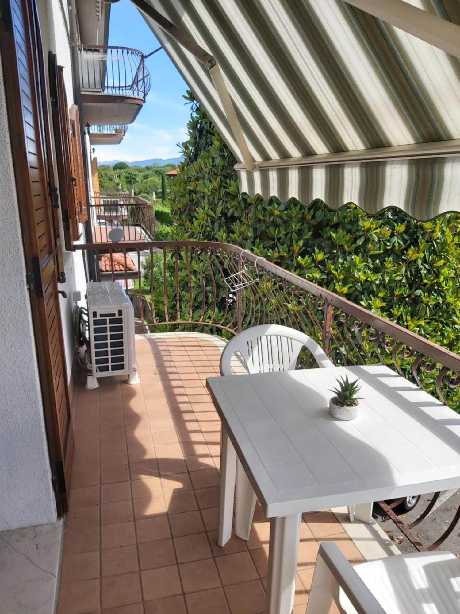 I Limoni Bilocale In Residence Con Piscina Peschiera del Garda Ngoại thất bức ảnh